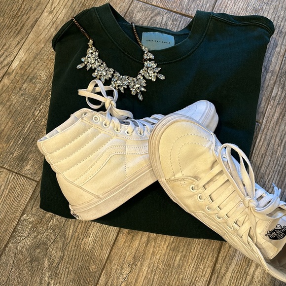 KICK IT with these Hi top Vans - Picture 3 of 13